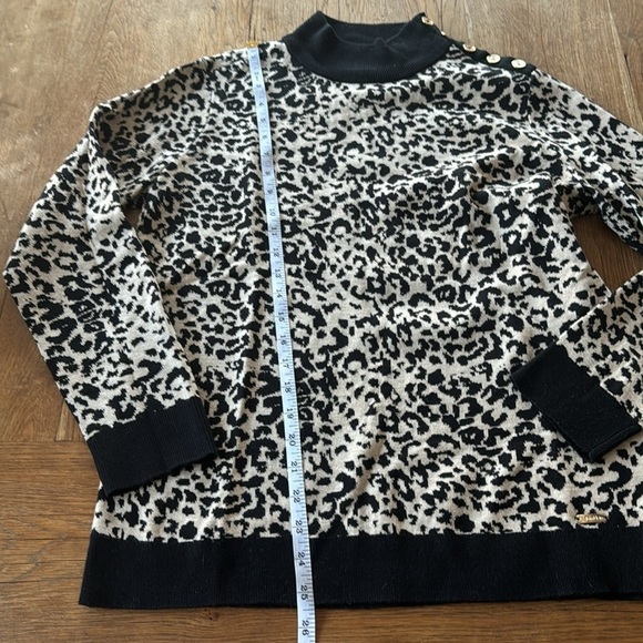 Woman’s Calvin Klein animal print sweater - Picture 4 of 7